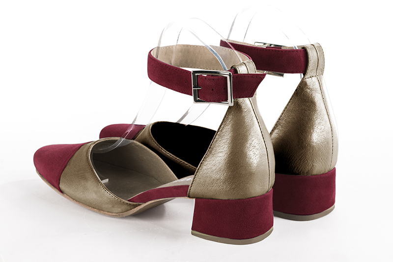 Burgundy red and bronze gold women's open side shoes, with a strap around the ankle. Round toe. Low flare heels. Rear view - Florence KOOIJMAN